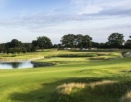 18. hul på Oberalster, tv. skimtes 9. green. 